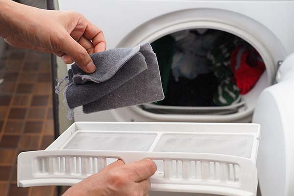 Comment nettoyer le filtre à peluche d'un sèche-linge