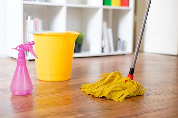 Comment Nettoyer un Parquet Stratifié ou Pas avec Efficacité ?