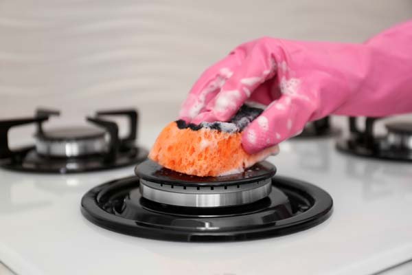 Comment nettoyer une plaque de cuisson ?