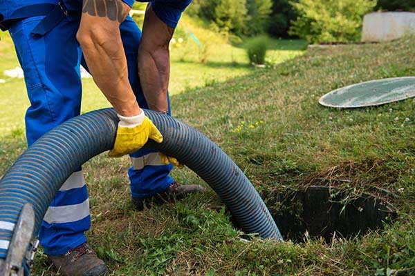 Comment vidanger les boues de la fosse toutes-eaux ?